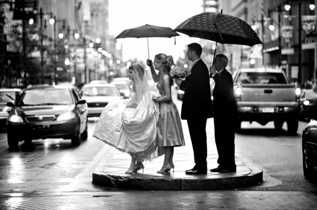 bride crossing broad street in philadelphia