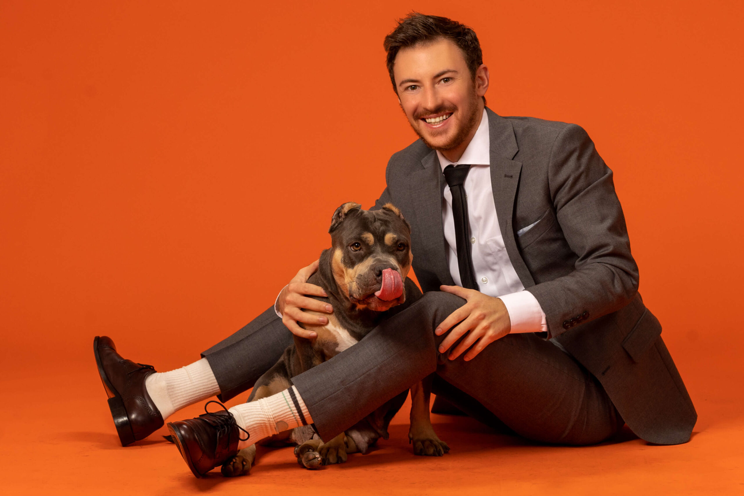 bride and groom posing with philadelphia skyline at night on wedding day
