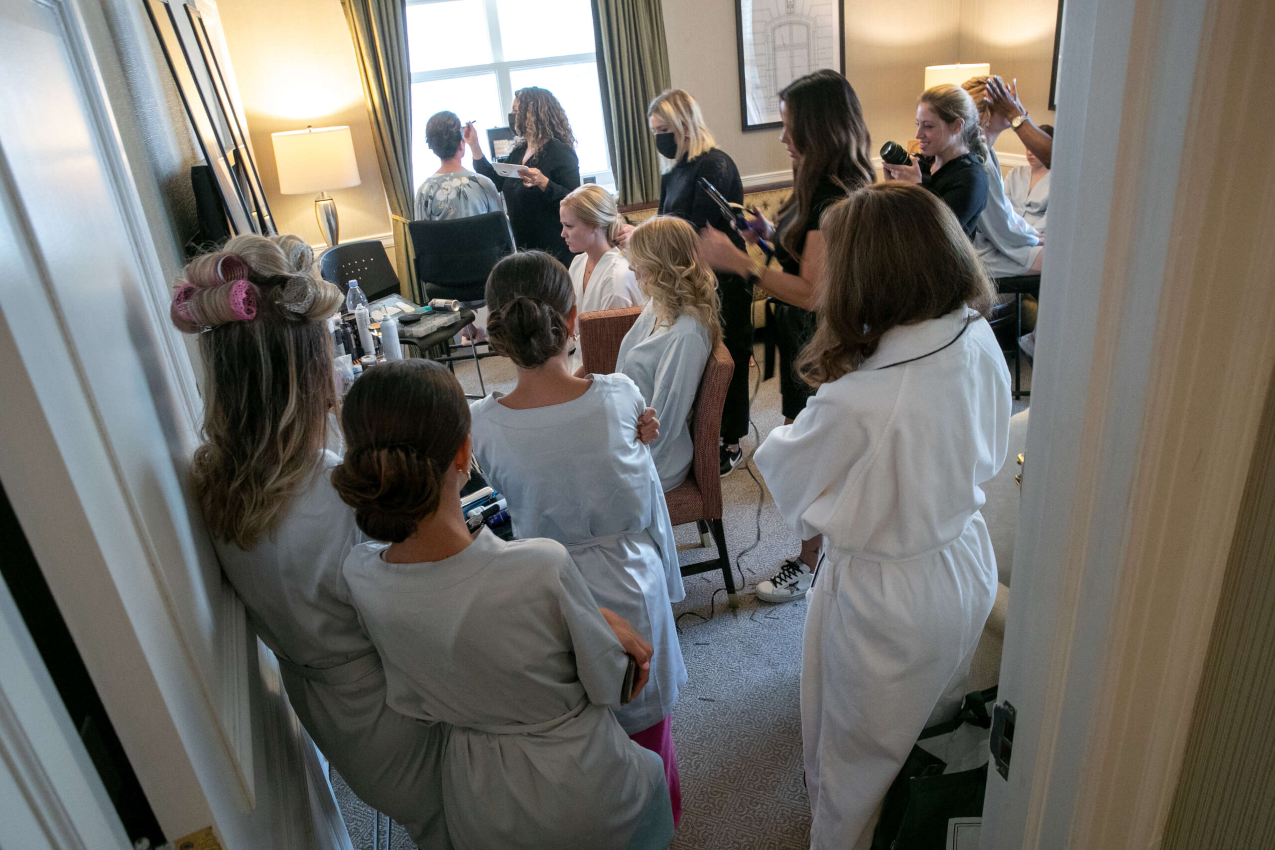 bride and groom kissing at the art museum columns in philly