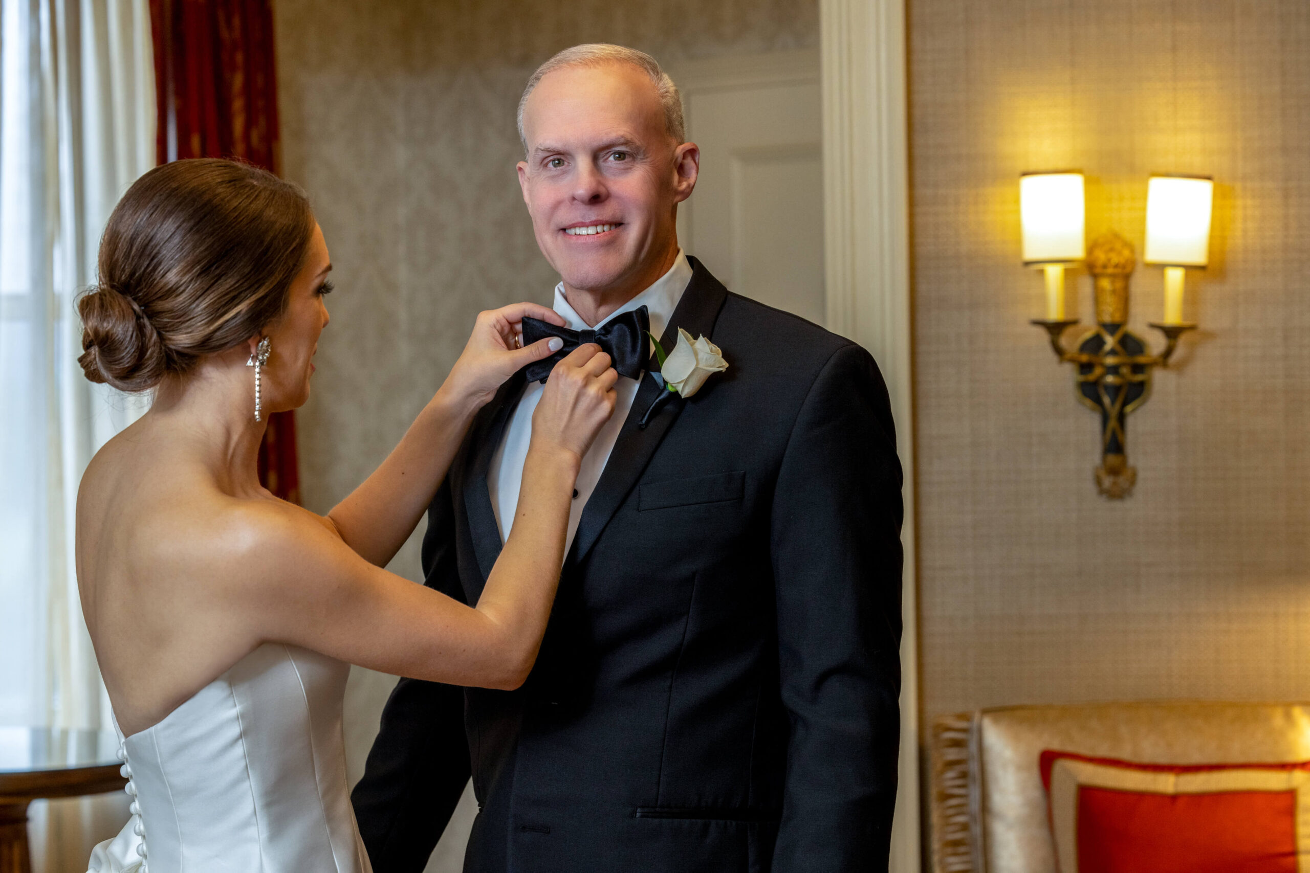 wedding photographer in the swann fountain at logan square holding a camera